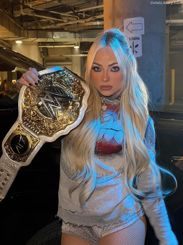 Liv Morgan photo 1 of 1800