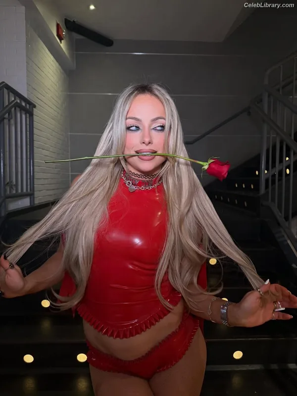 Liv Morgan photo 1 of 1800