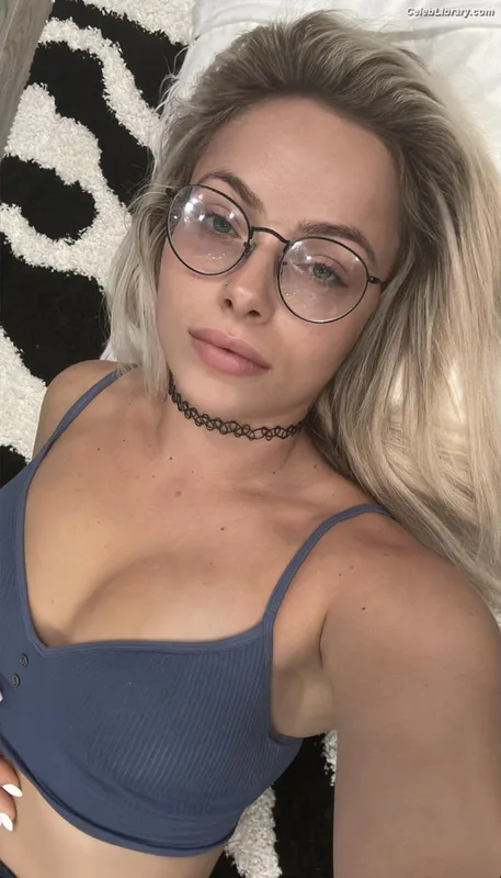 Liv Morgan photo 7 of 1800