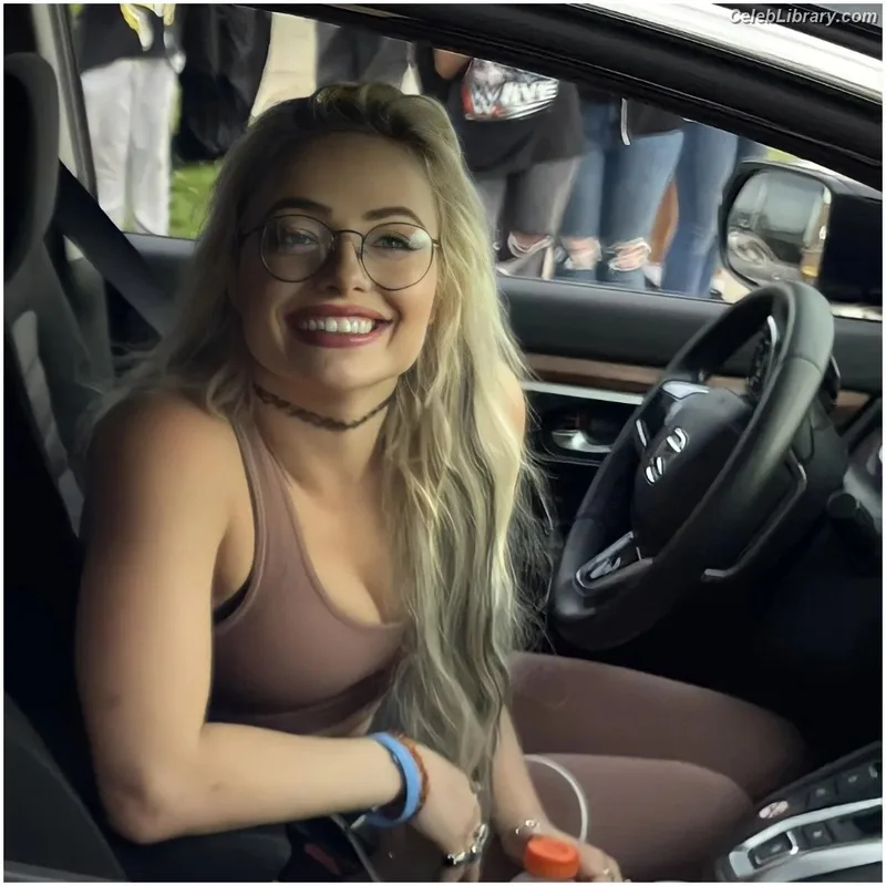 Liv Morgan photo 11 of 1800