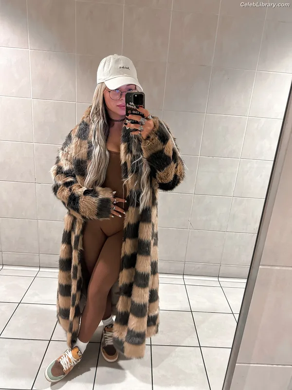 Liv Morgan photo 3 of 1800