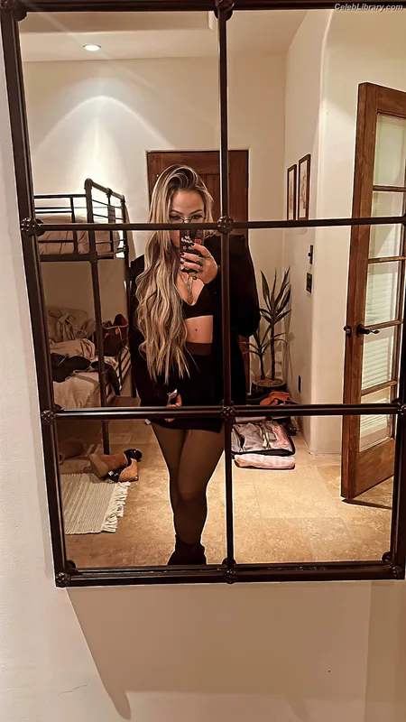 Liv Morgan photo 5 of 1800