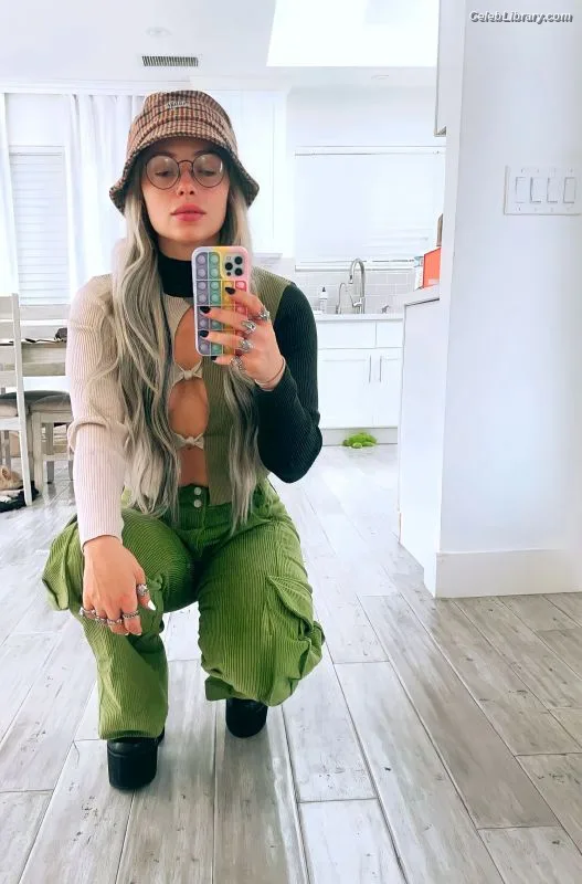 Liv Morgan photo 3 of 1800