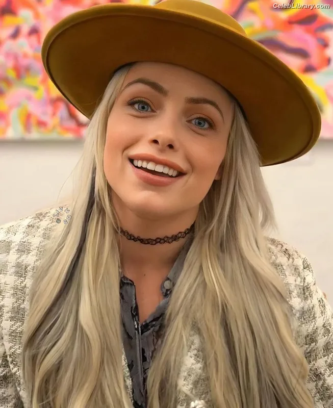 Liv Morgan photo 9 of 1800