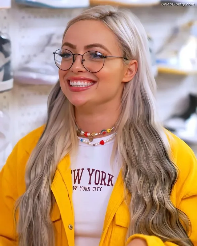 Liv Morgan photo 10 of 1800