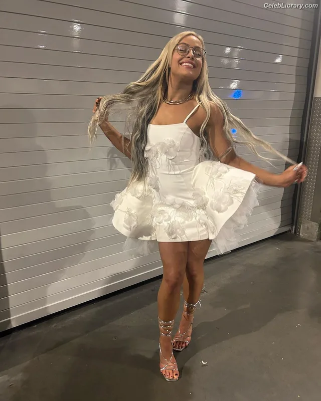 Liv Morgan photo 2 of 1800