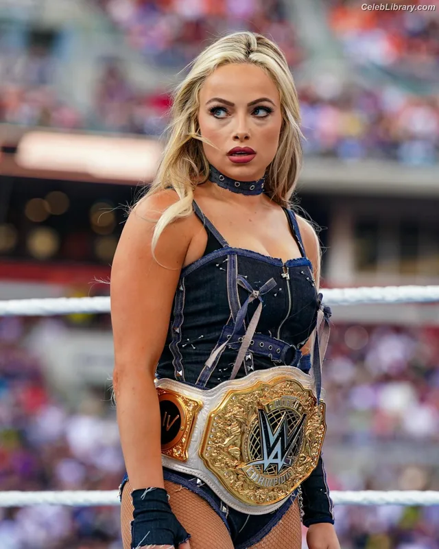 Liv Morgan photo 10 of 1800