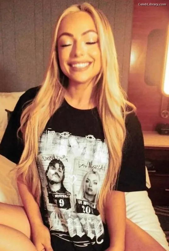 Liv Morgan photo 1 of 1800