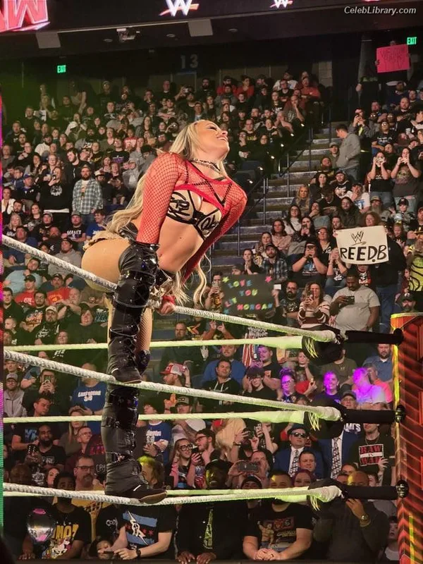 Liv Morgan photo 3 of 1800