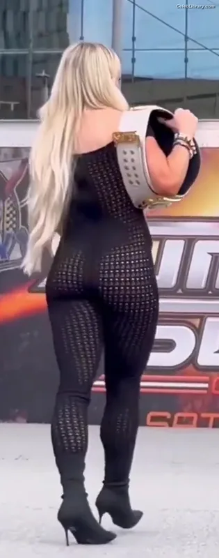 Liv Morgan photo 7 of 1800