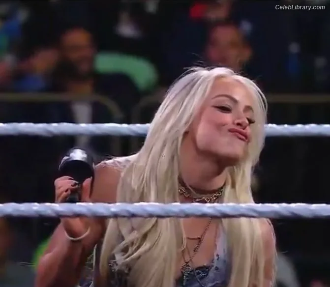 Liv Morgan photo 6 of 1800