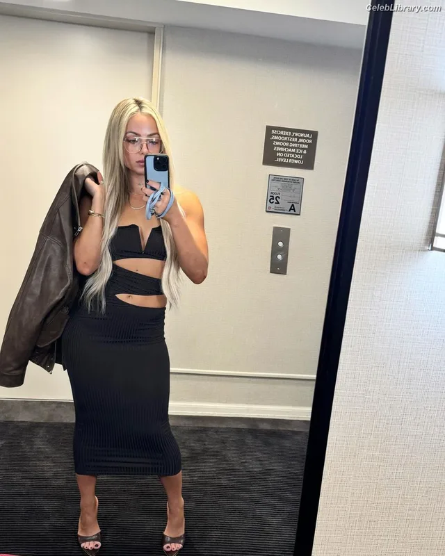 Liv Morgan photo 1 of 1800