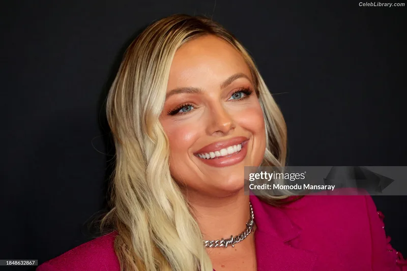 Liv Morgan photo 2 of 1800