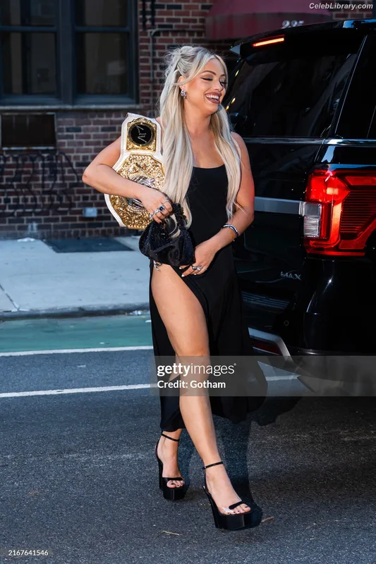 Liv Morgan photo 2 of 1800