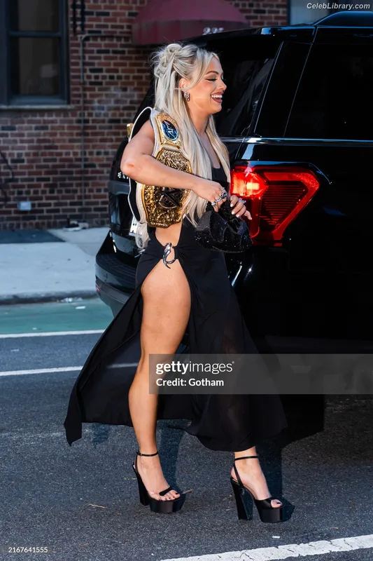 Liv Morgan photo 3 of 1800