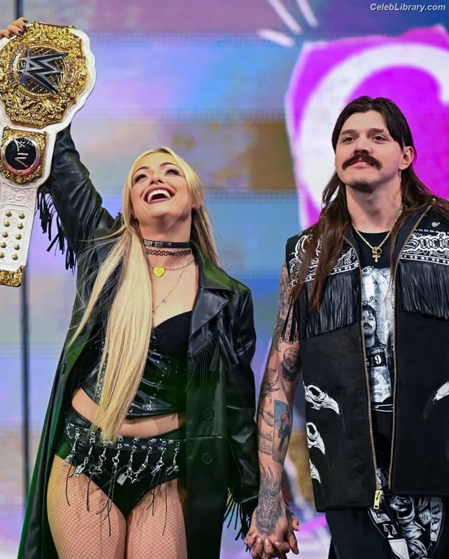 Liv Morgan photo 1 of 1800