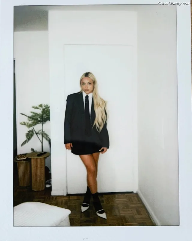 Liv Morgan photo 4 of 1800