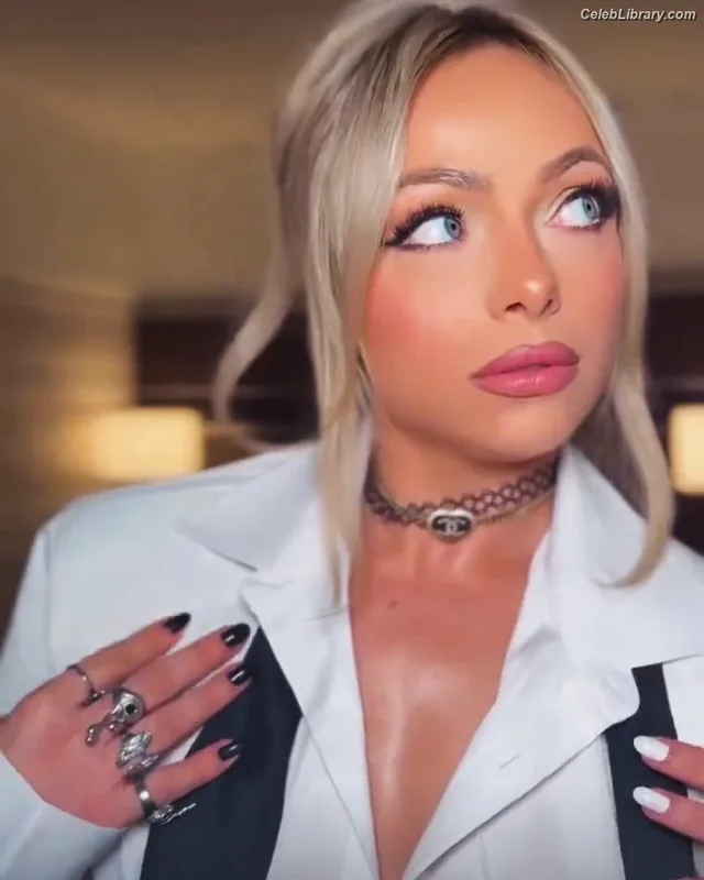 Liv Morgan photo 6 of 1800