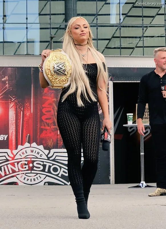 Liv Morgan photo 23 of 1800