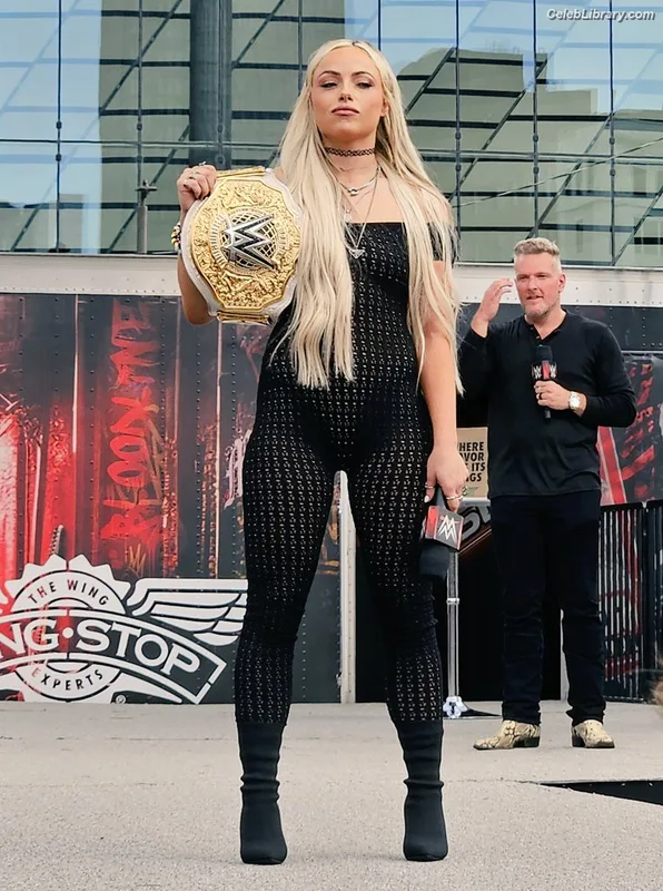 Liv Morgan photo 24 of 1800