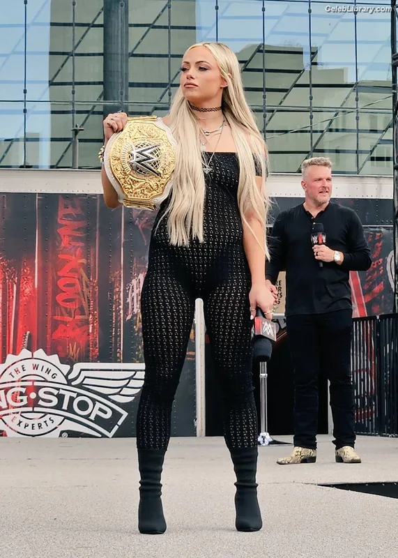 Liv Morgan photo 1 of 1800