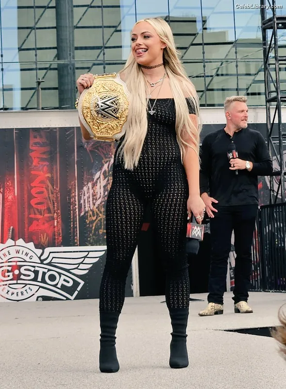 Liv Morgan photo 2 of 1800