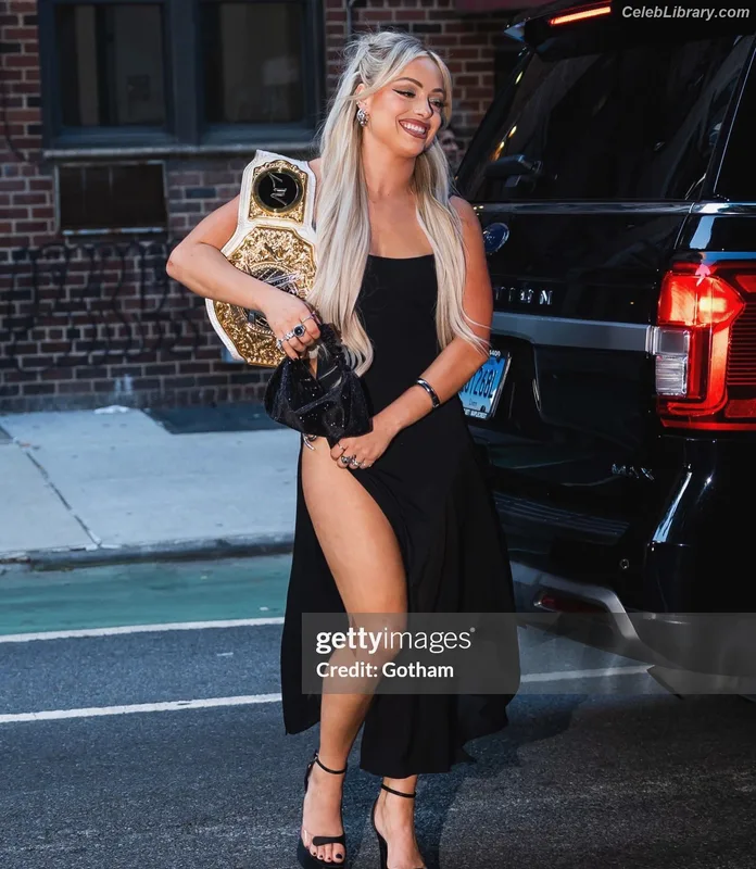 Liv Morgan photo 4 of 1800