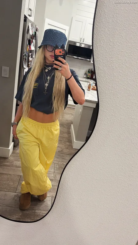 Liv Morgan photo 6 of 1800