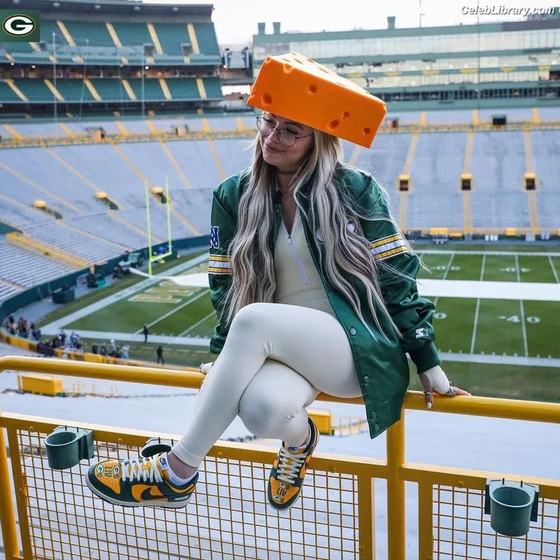 Liv Morgan photo 17 of 1800