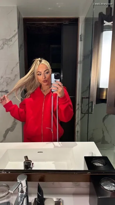 Liv Morgan photo 20 of 1800
