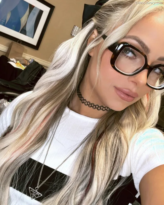 Liv Morgan photo 6 of 1800