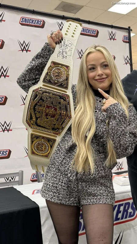 Liv Morgan photo 24 of 1800
