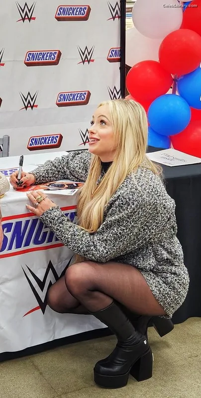 Liv Morgan photo 1 of 1800