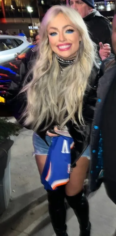 Liv Morgan photo 4 of 1800