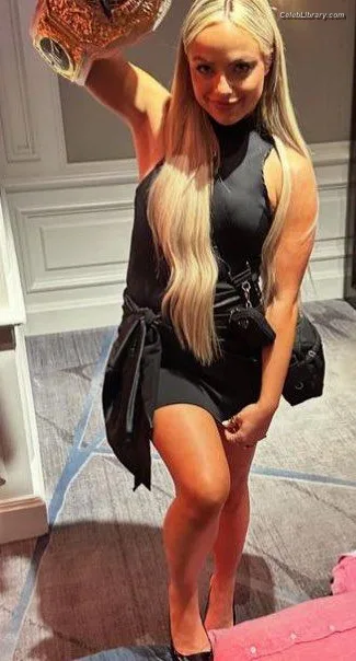 Liv Morgan photo 3 of 1800