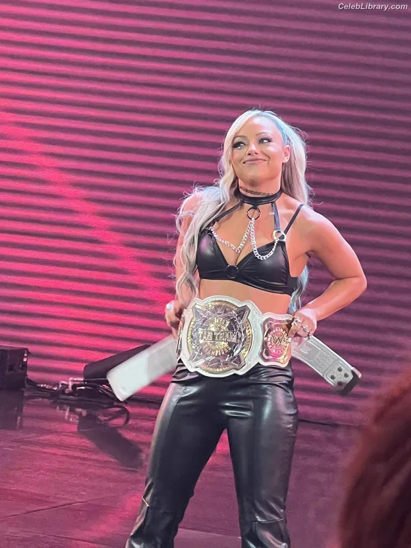 Liv Morgan photo 9 of 1800