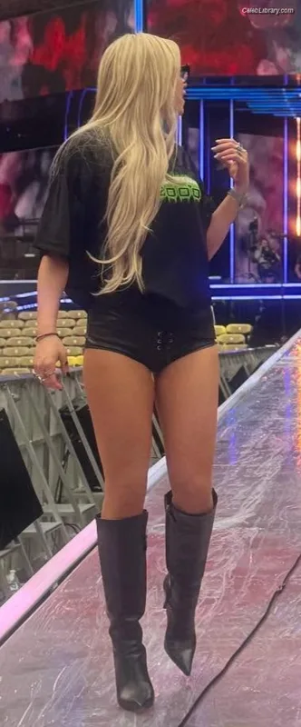 Liv Morgan photo 1 of 1800
