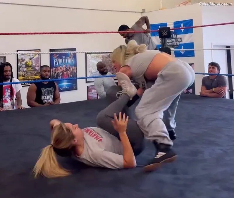 Liv Morgan photo 6 of 1800