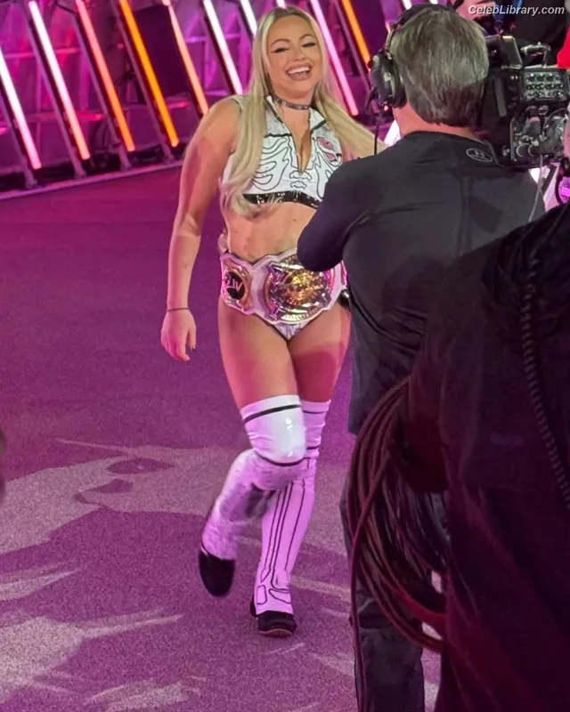 Liv Morgan photo 6 of 1800