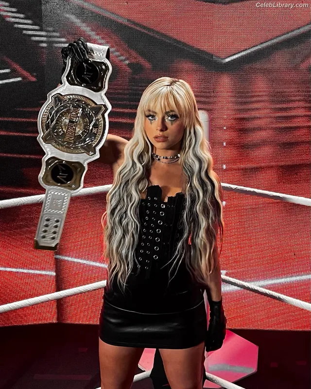 Liv Morgan photo 1 of 1800