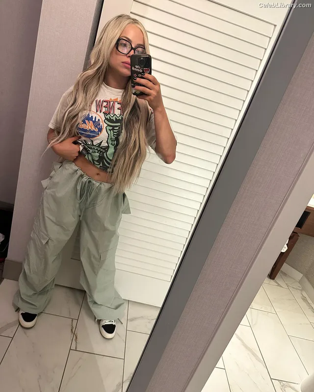 Liv Morgan photo 14 of 1800