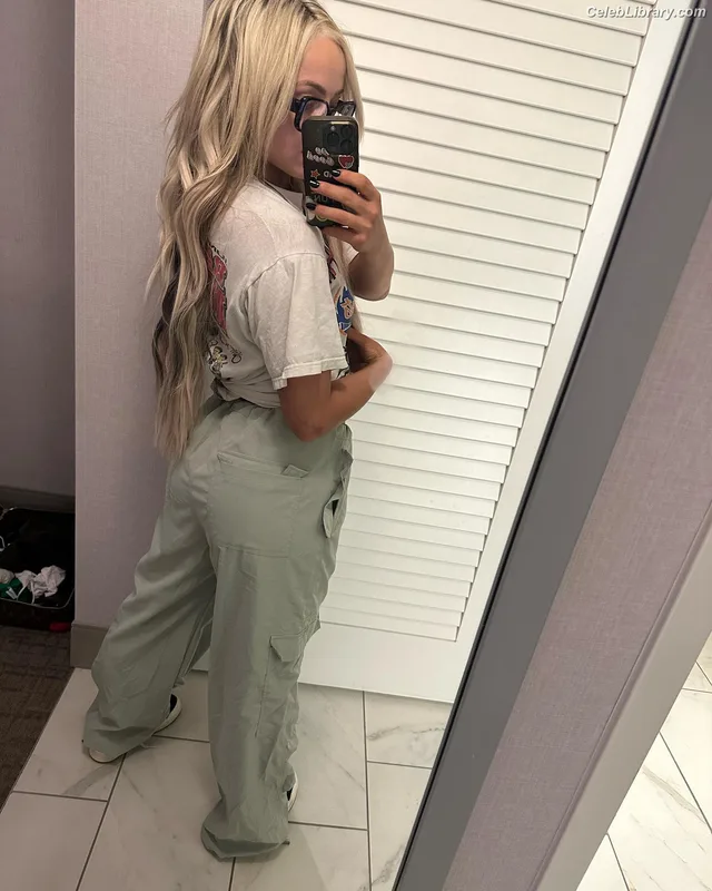Liv Morgan photo 16 of 1800
