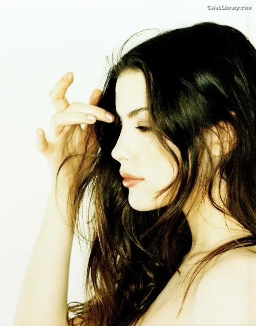Liv Tyler photo 18 of 73