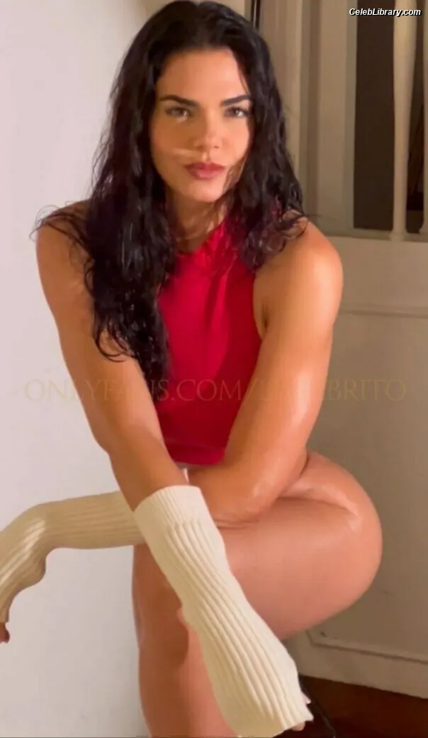 Livia Brito photo 8 of 412