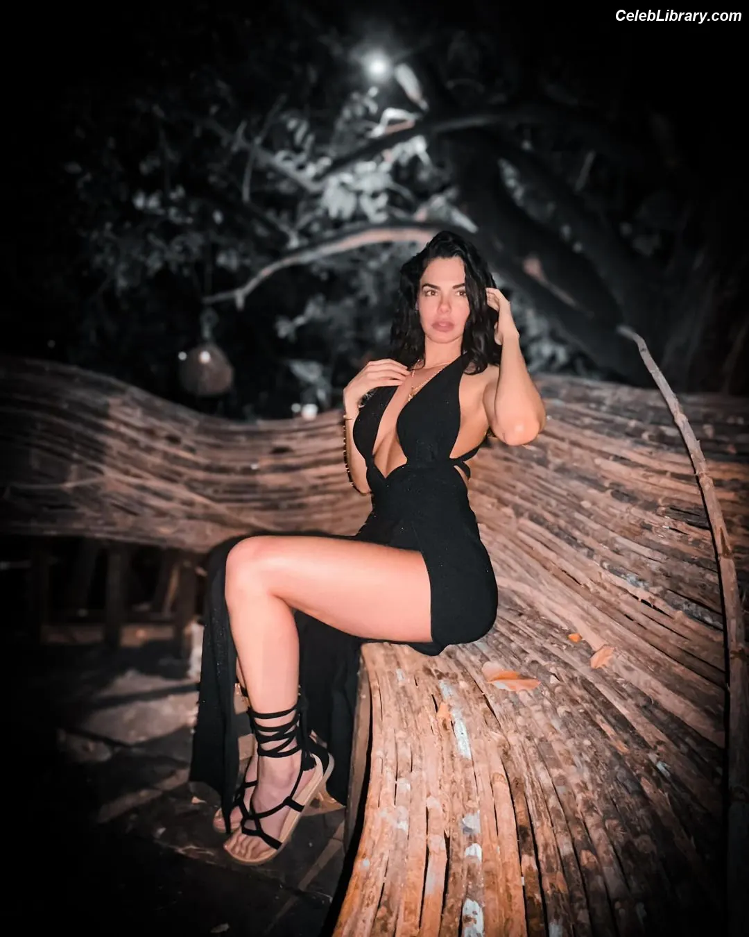 Livia Brito photo 11 of 412