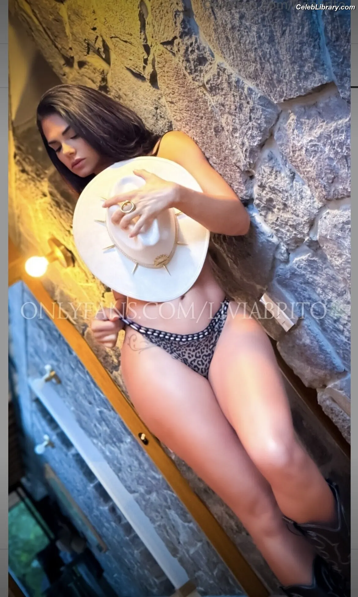 Livia Brito photo 8 of 412