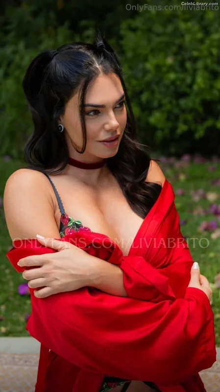 Livia Brito photo 18 of 413