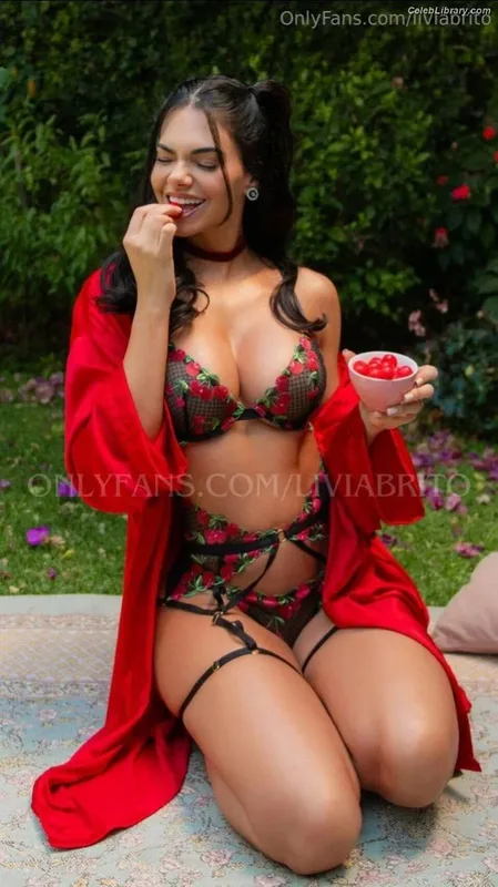 Livia Brito photo 8 of 413