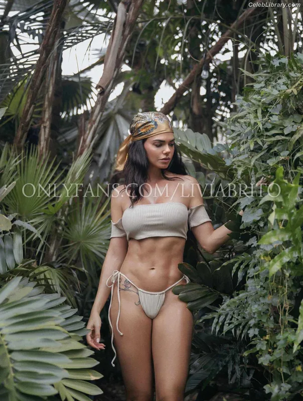 Livia Brito photo 12 of 413
