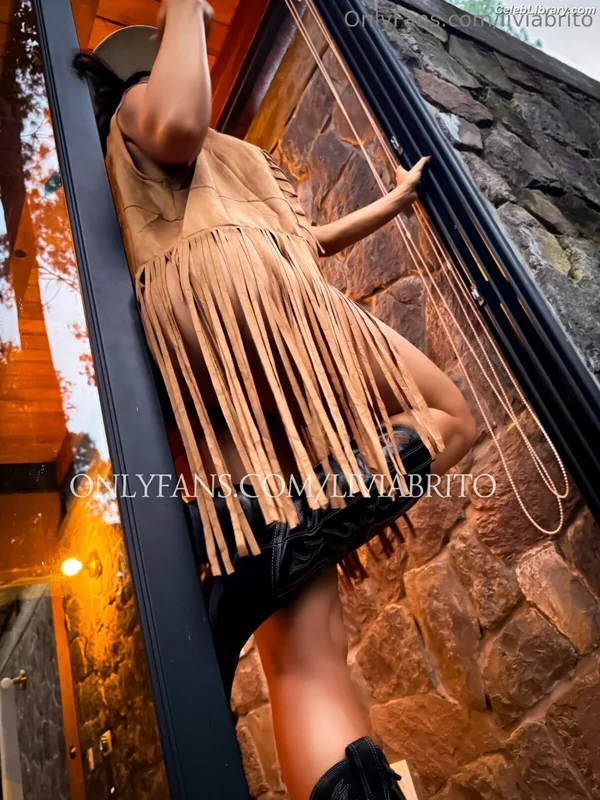 Livia Brito photo 15 of 413
